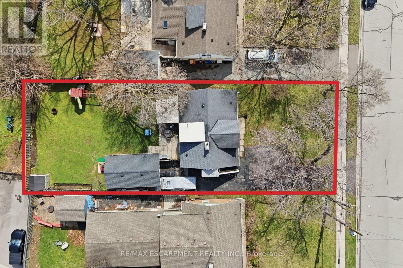 2074 CHURCHILL AVENUE photo 4