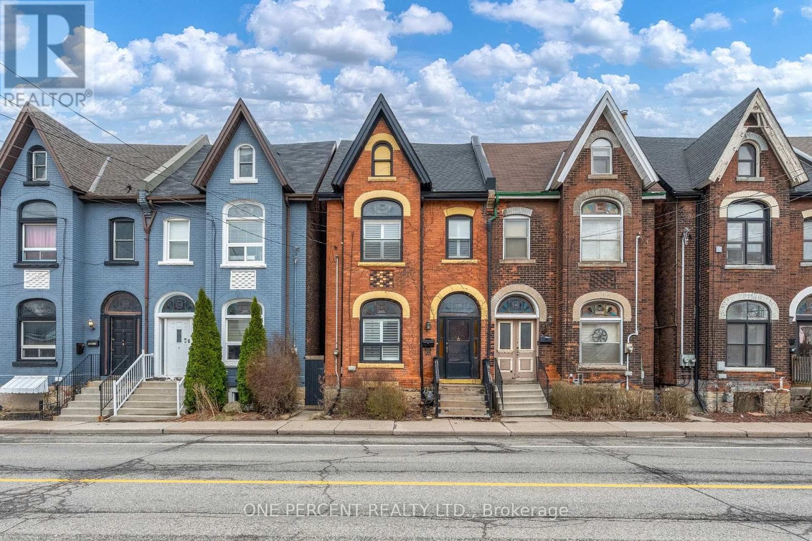 3 bed 2 bath single family at 198 BAY STREET N — $549,900