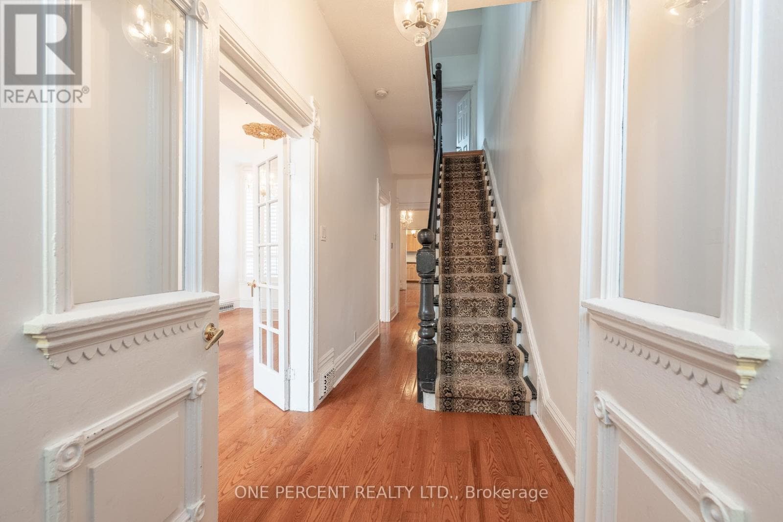 198 BAY STREET N photo 3