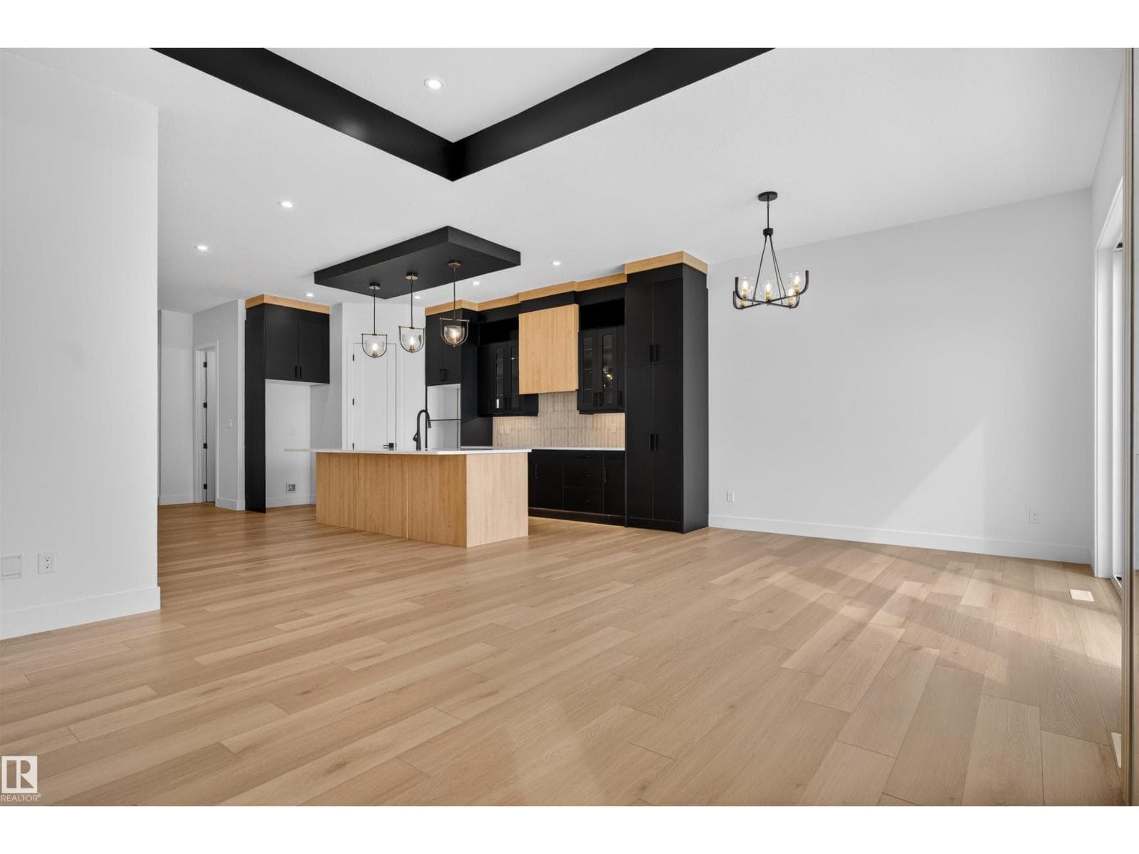 27 ROSEWOOD WY photo 3