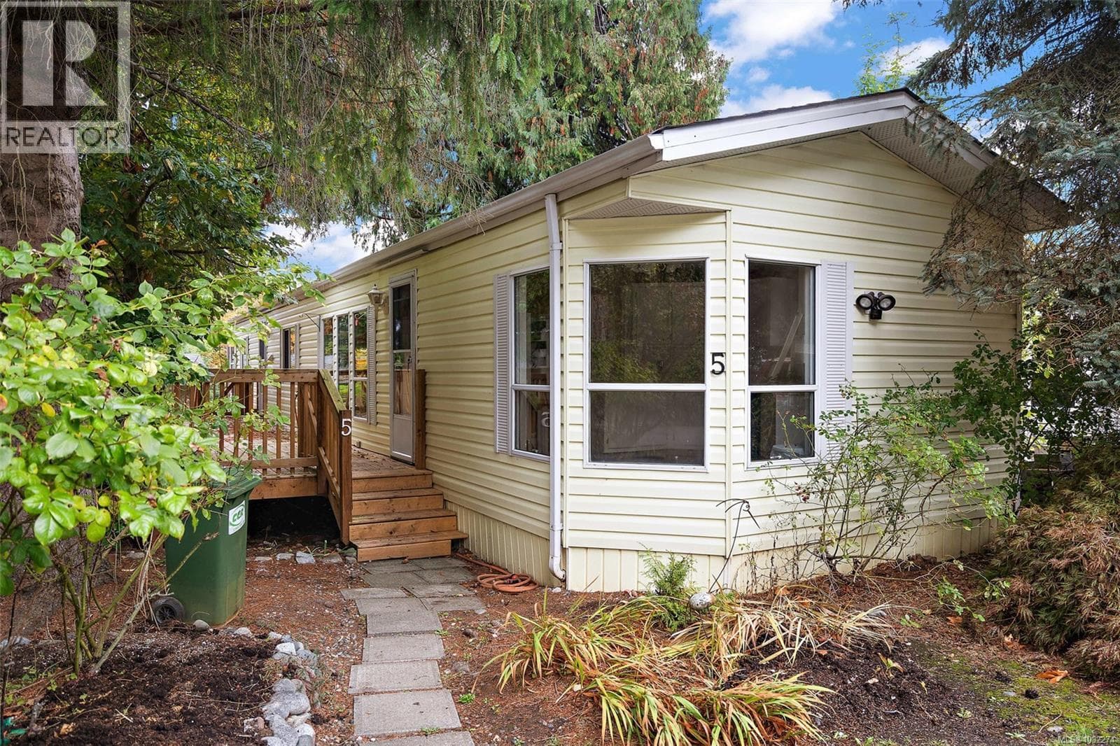 2 bed 1 bath single family at 5 2741 Stautw Rd — $250,000