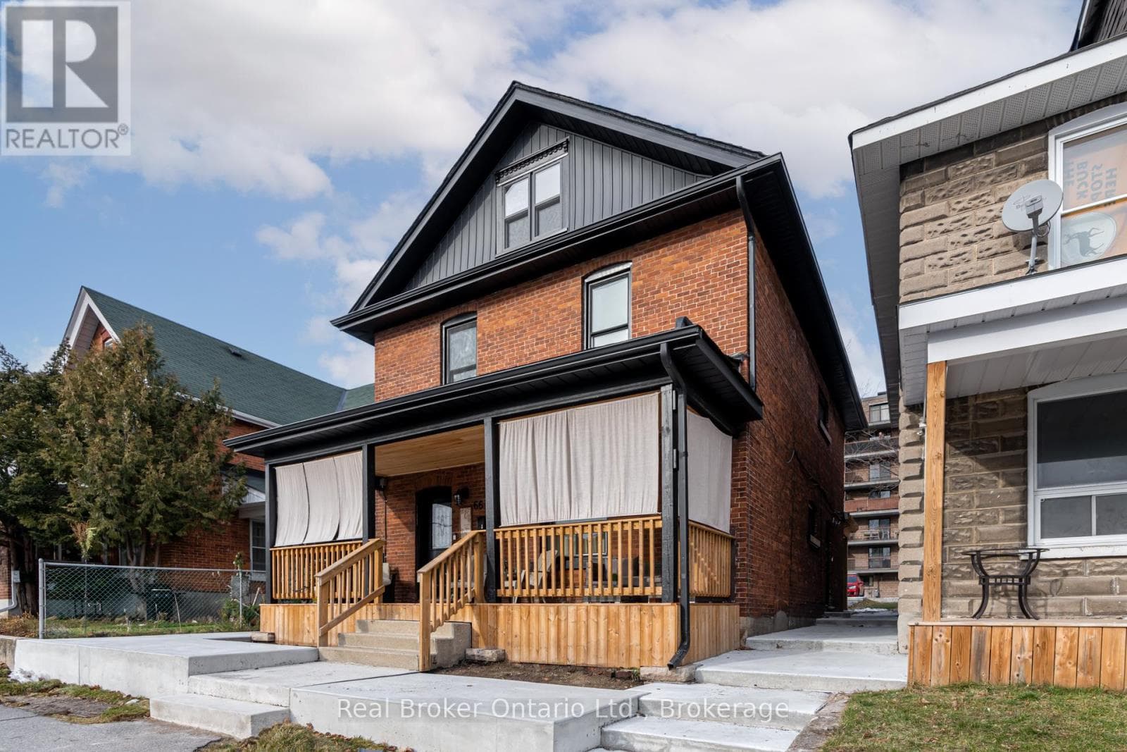 4 bed 4 bath multi-family at 66 NOTTAWASAGA STREET — $899,000