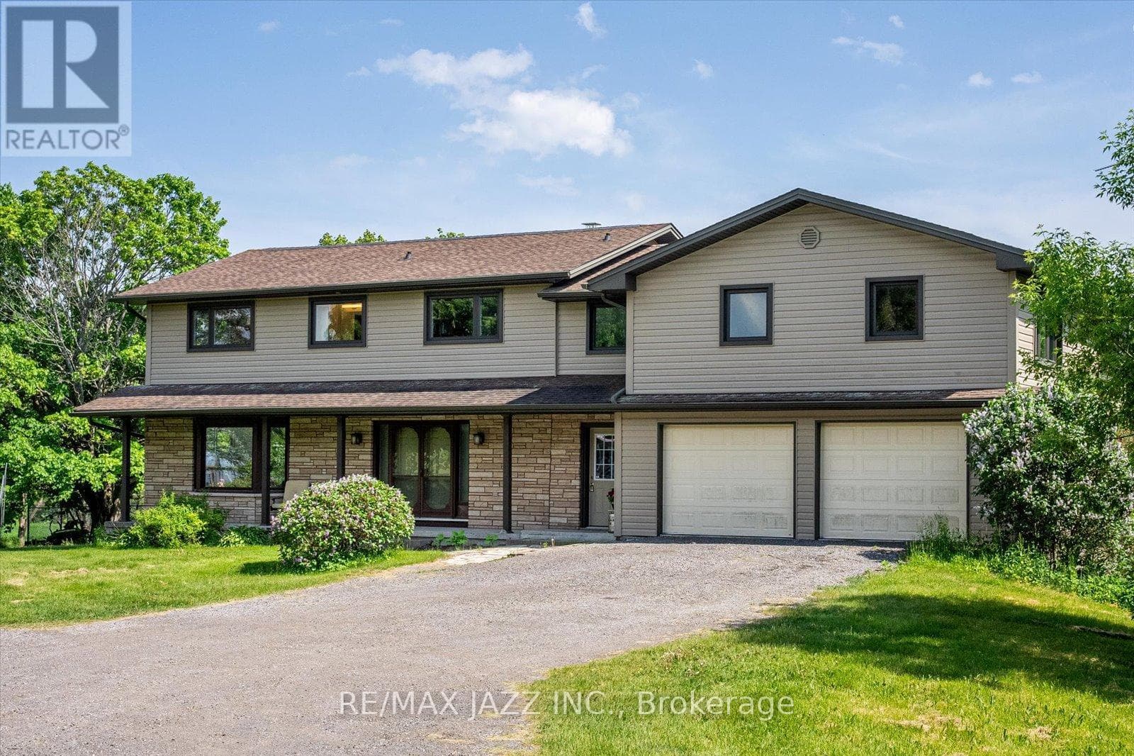 8733 LESKARD ROAD photo 2