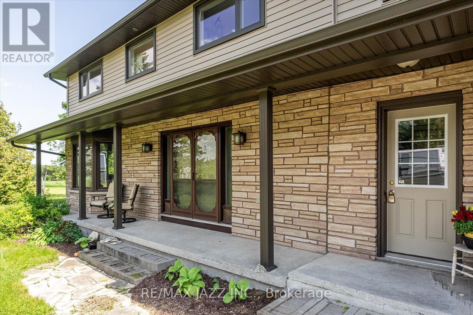 8733 LESKARD ROAD photo 5