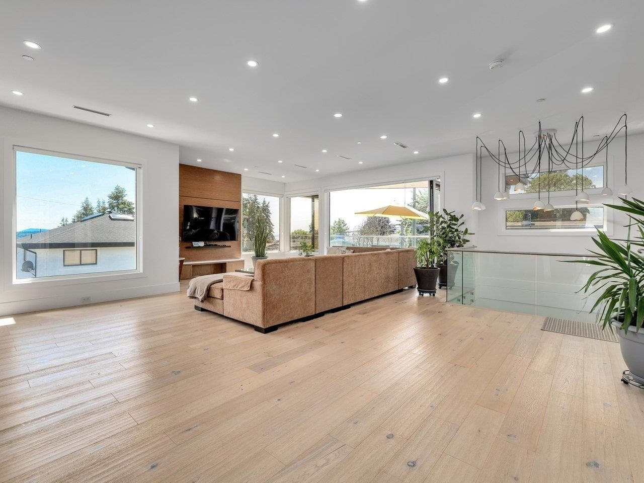 1126 STEVENS STREET photo 3