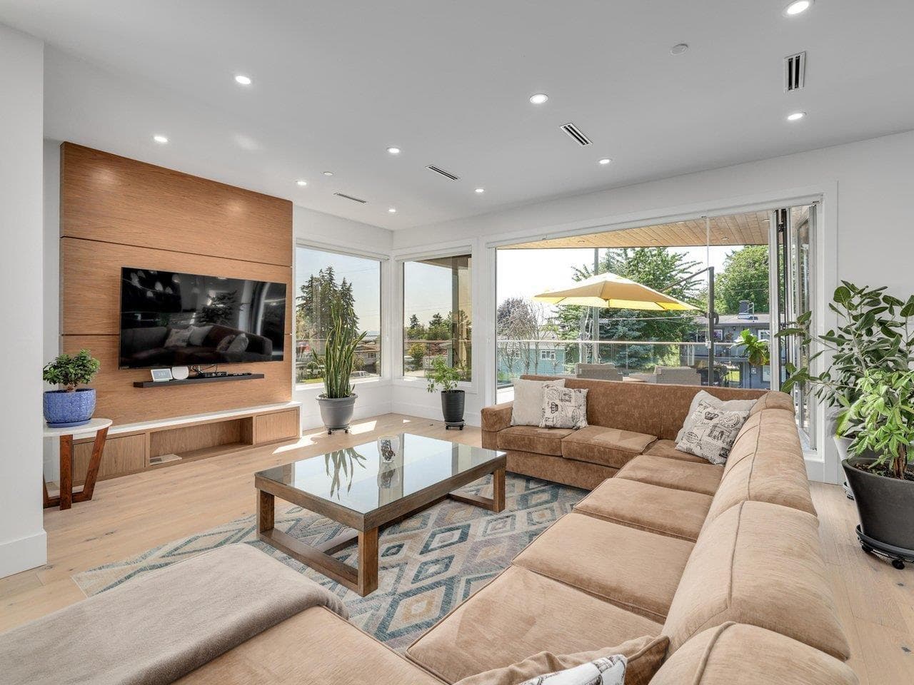 1126 STEVENS STREET photo 4