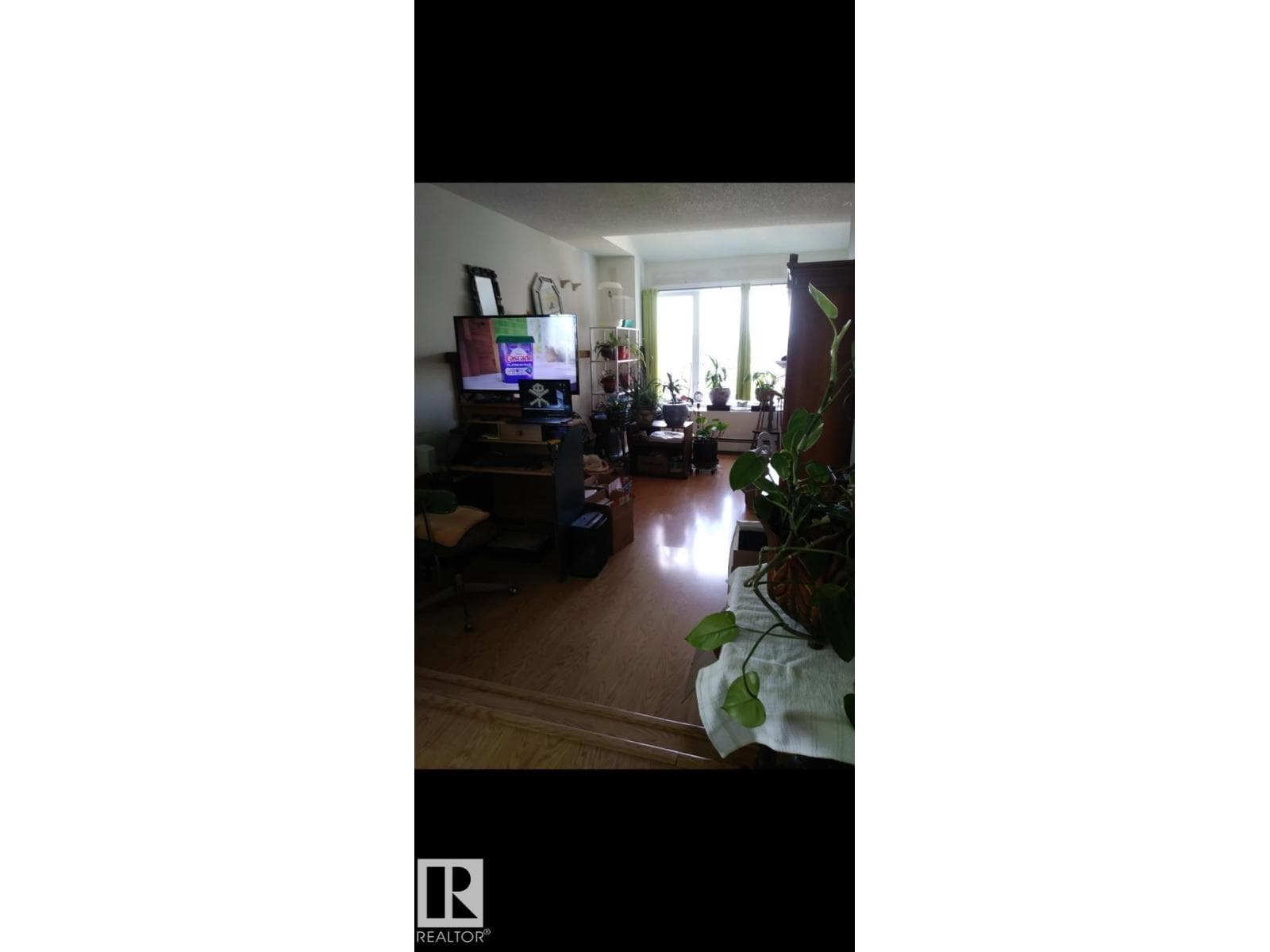 #401 10743 107 ST NW NW photo 3
