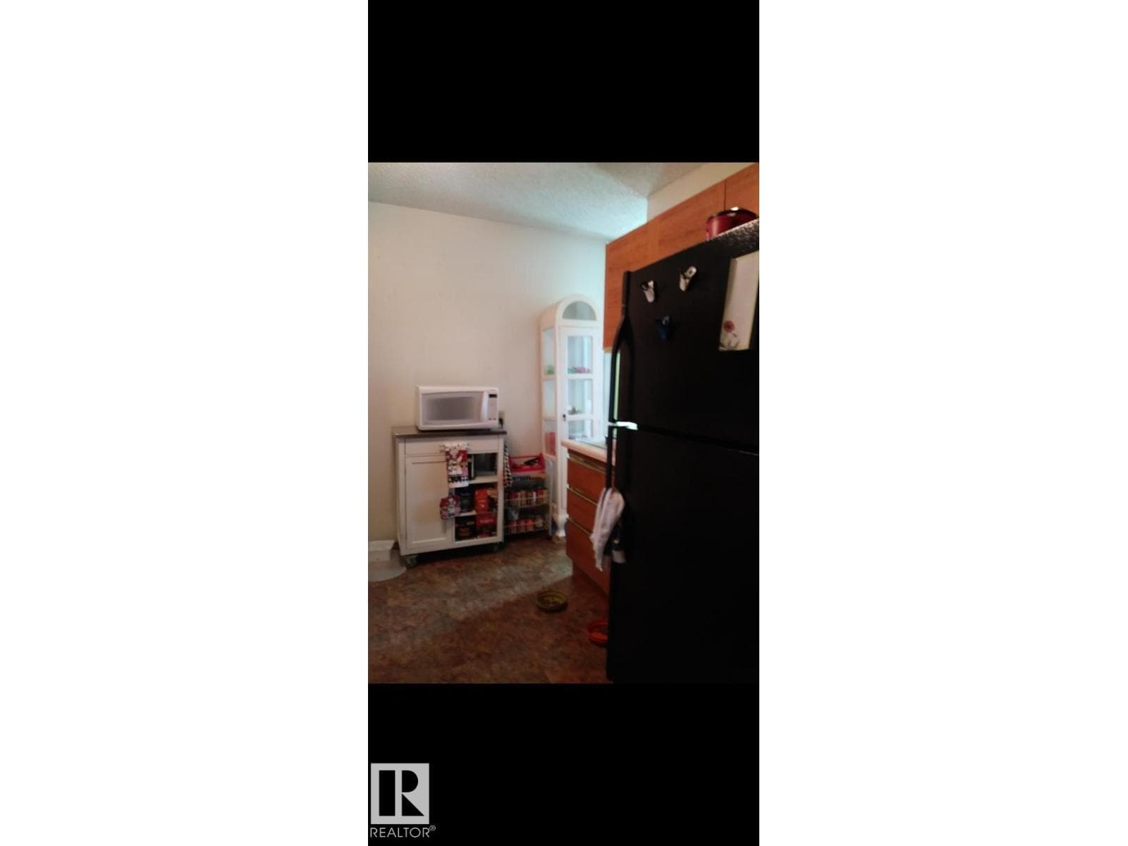 #401 10743 107 ST NW NW photo 4