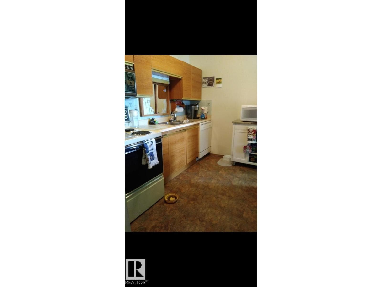 #401 10743 107 ST NW NW photo 5
