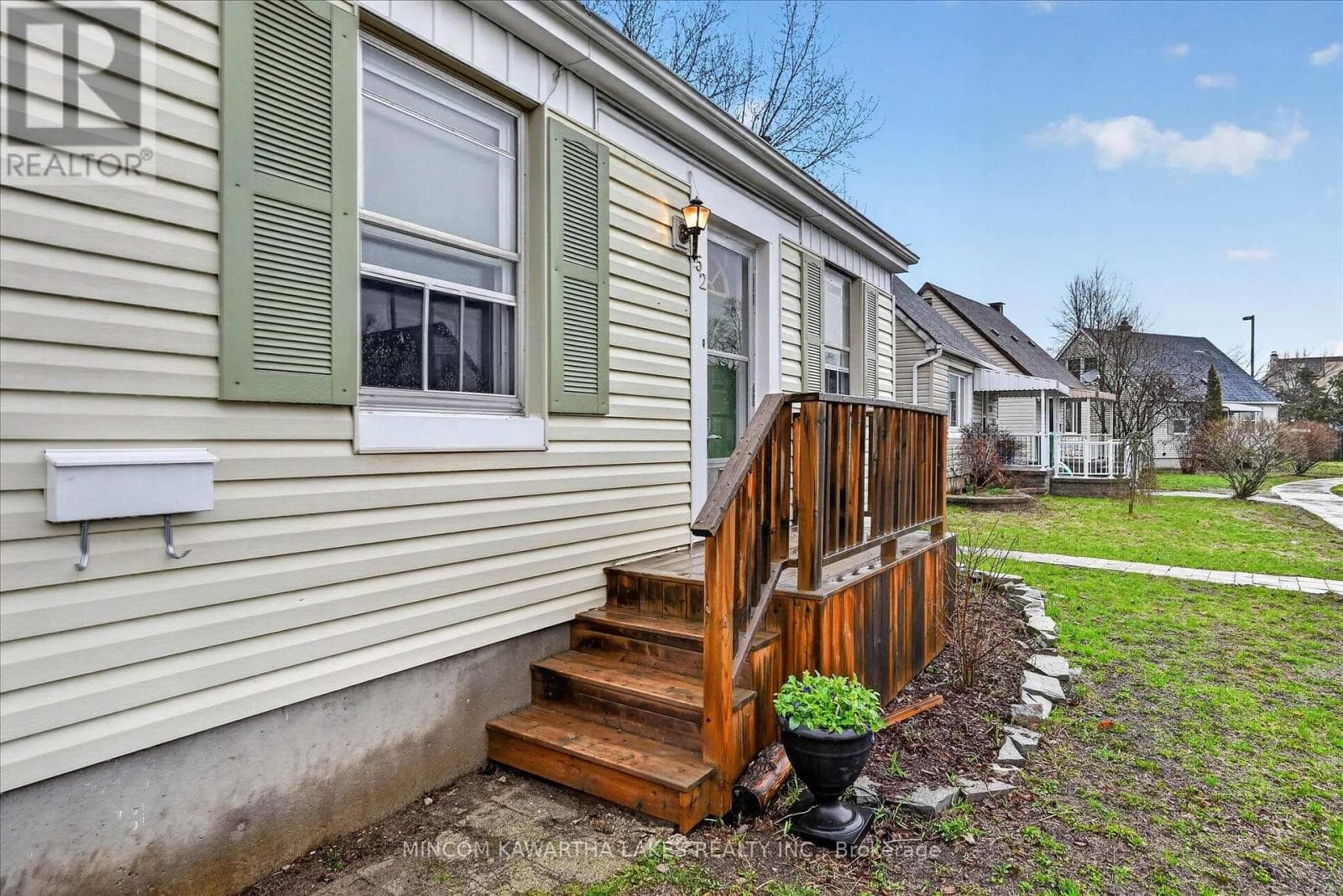 452 HAMILTON STREET photo 3