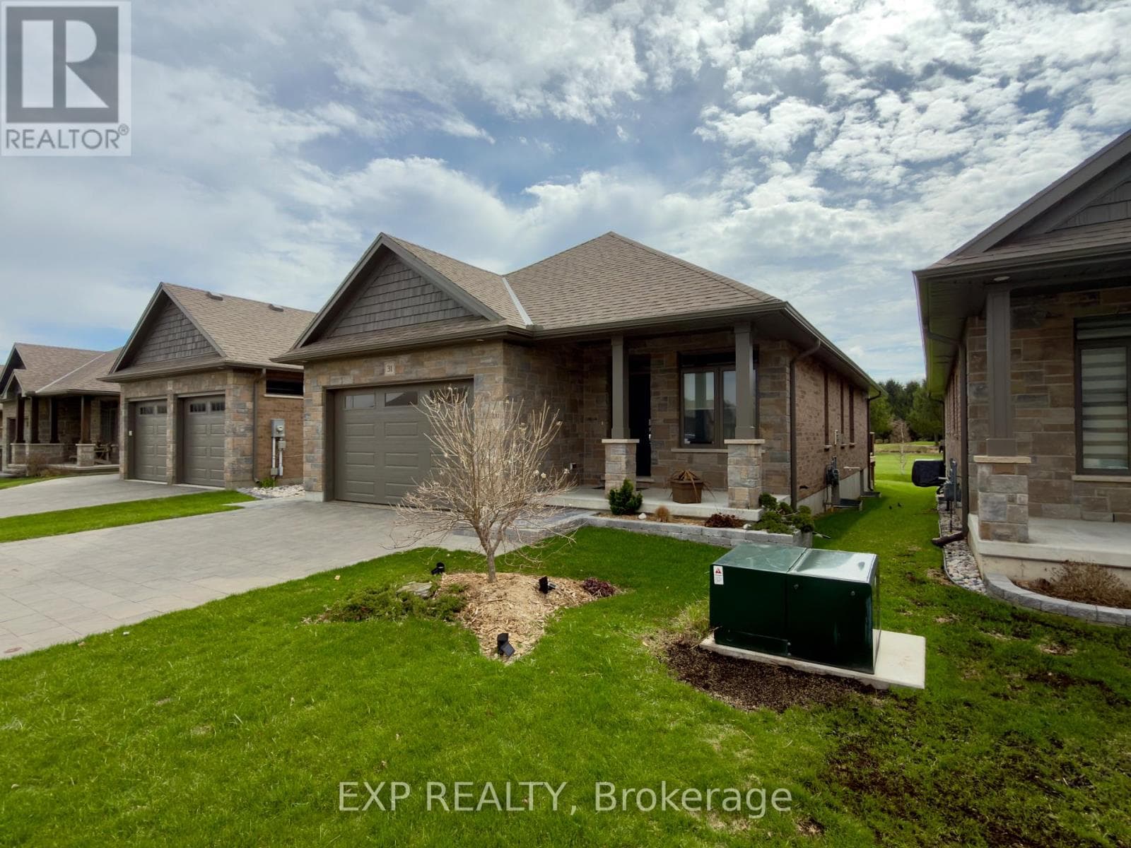 31 - 159 COLLINS WAY photo 2