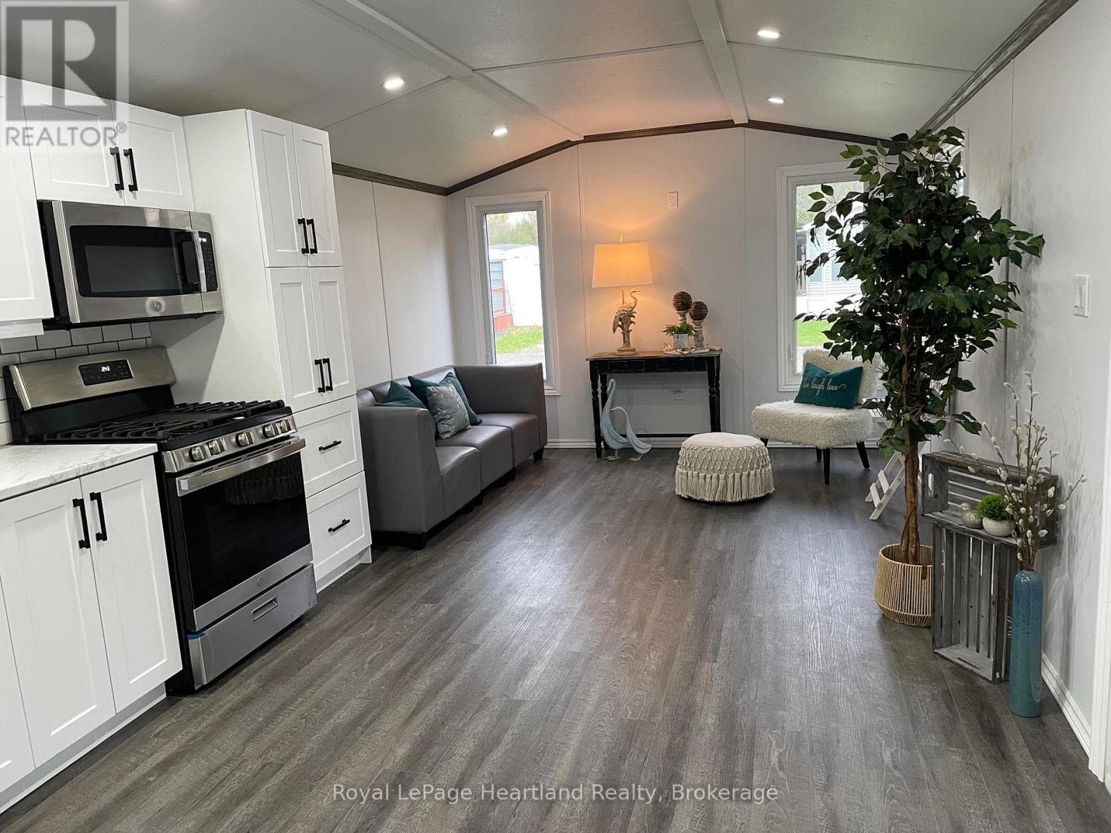 4 STARBOARD - 77719 BLUEWATER HIGHWAY photo 3