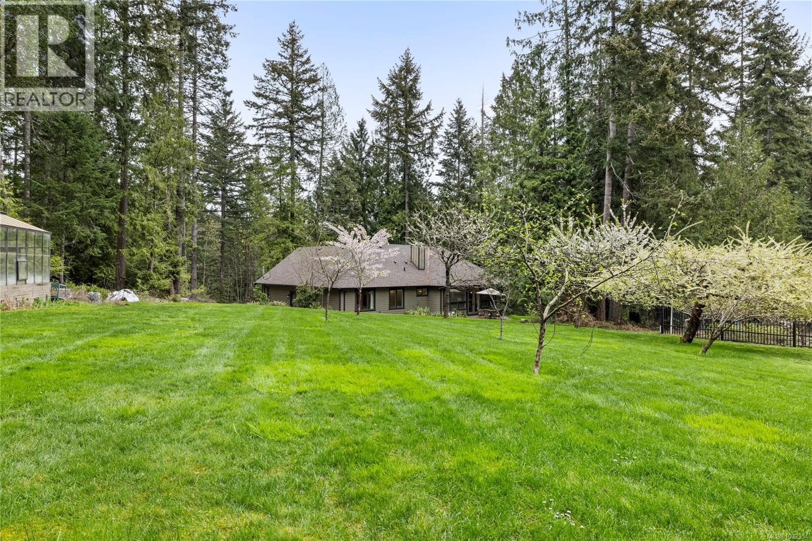 7165 Royal Dr photo 3