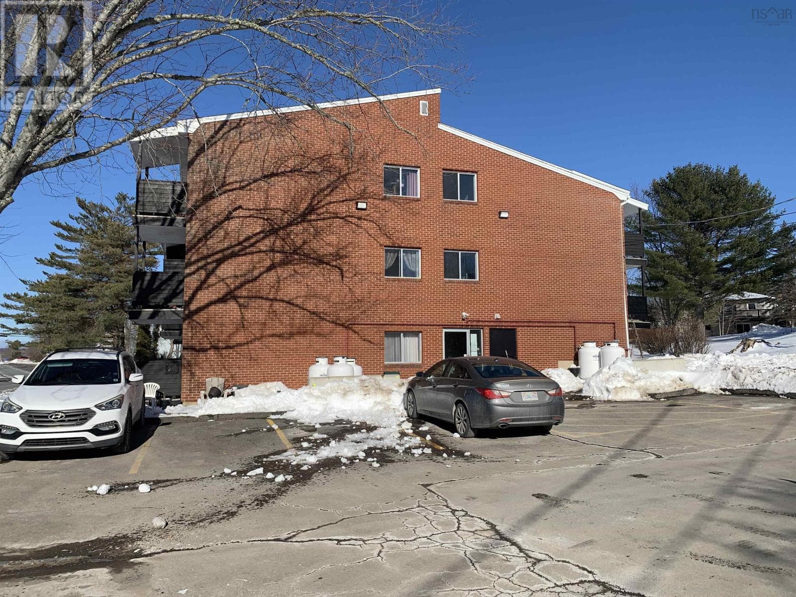 1011 Burgess Crescent photo 3