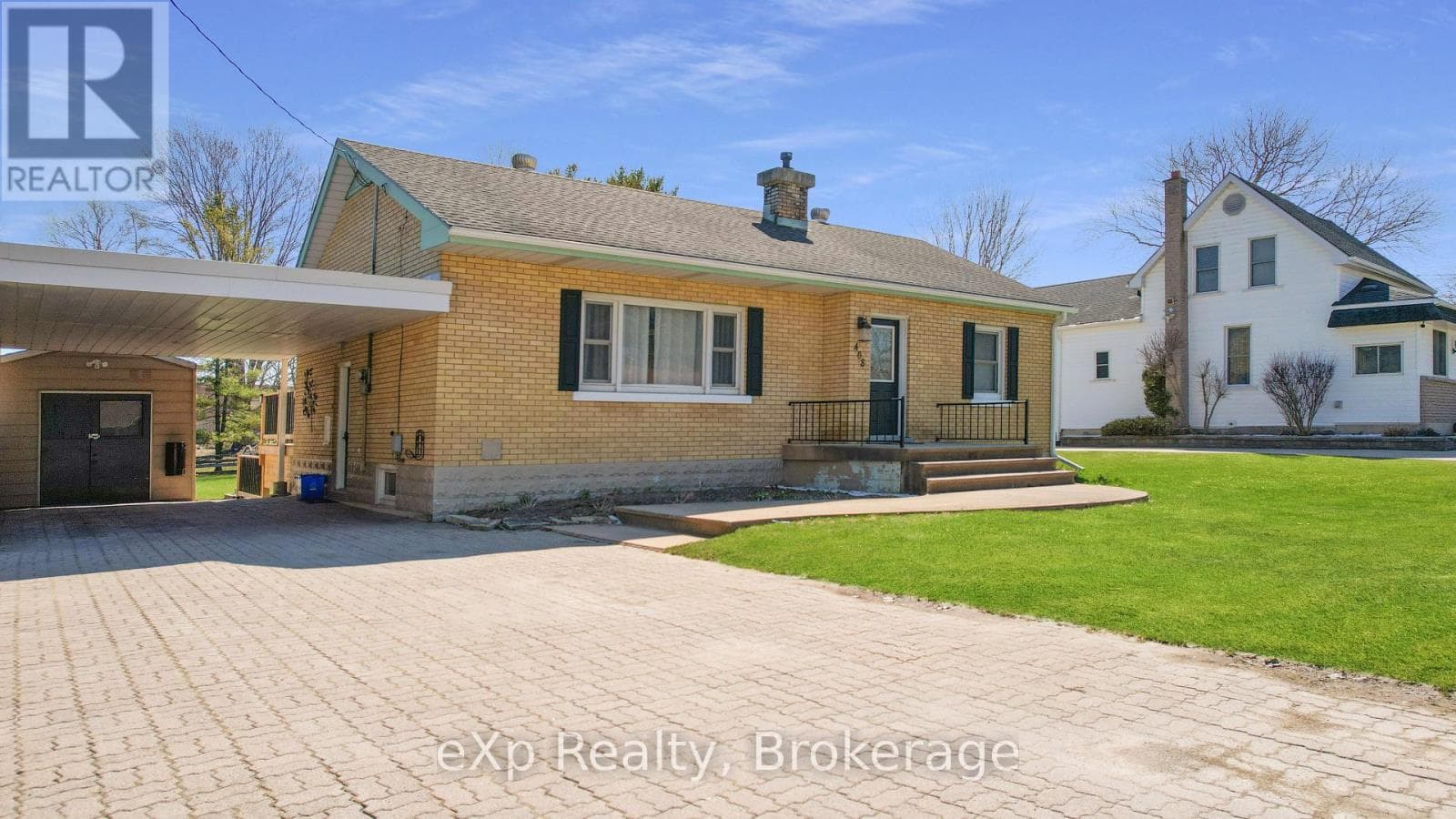 408 MCNAB STREET photo 2
