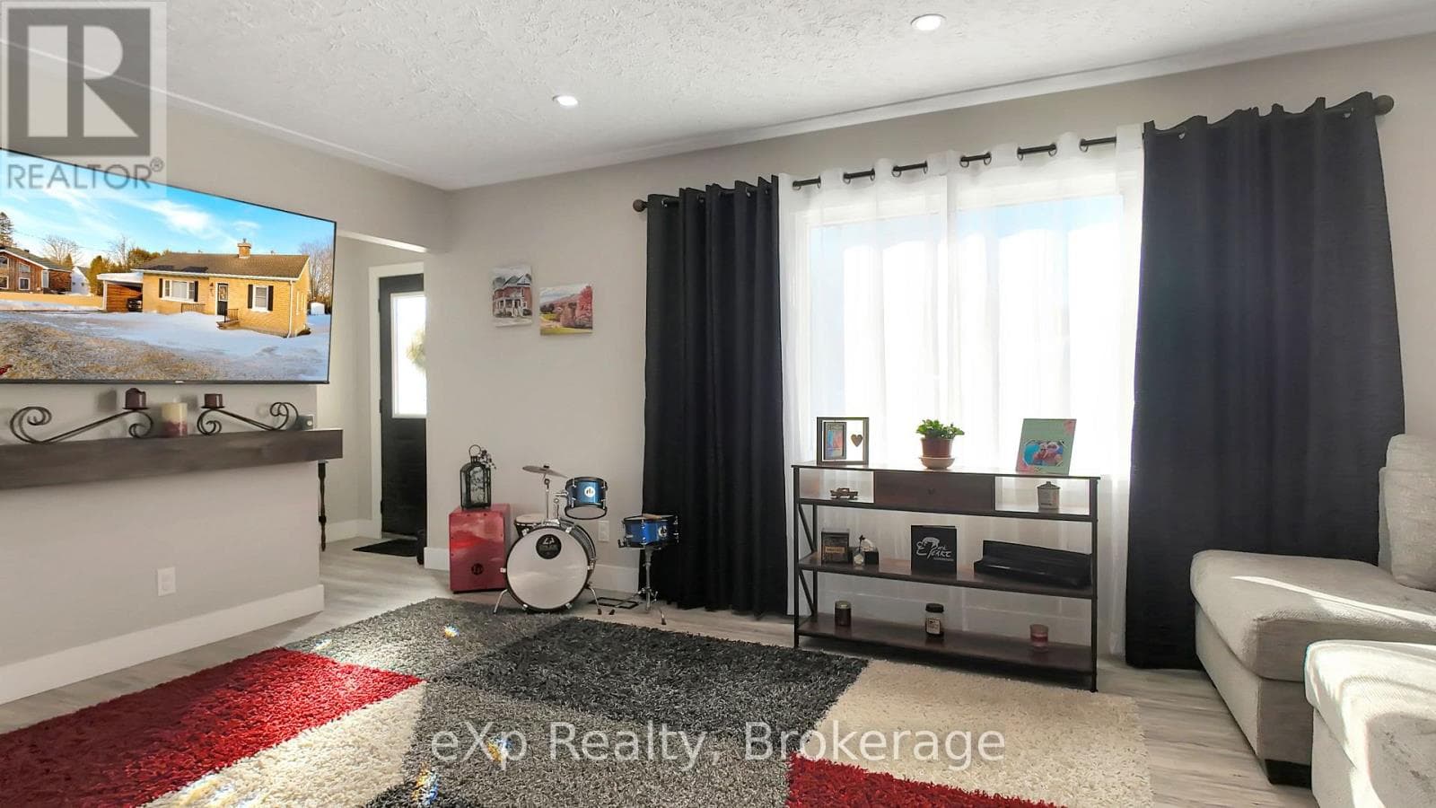 408 MCNAB STREET photo 5