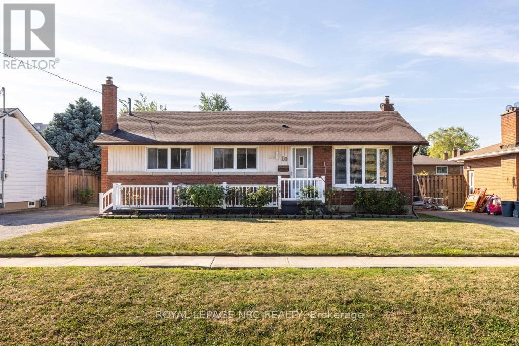 4 bed 1 bath single family at 10 RIDGEVIEW AVENUE — $539,777