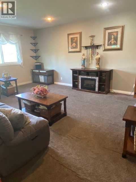 5722 45 AvenueClose photo 3