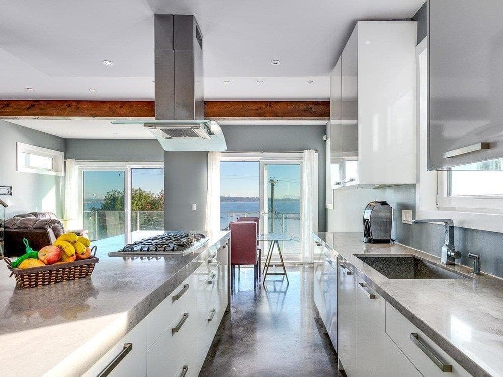 15061 VICTORIA AVENUE photo 3