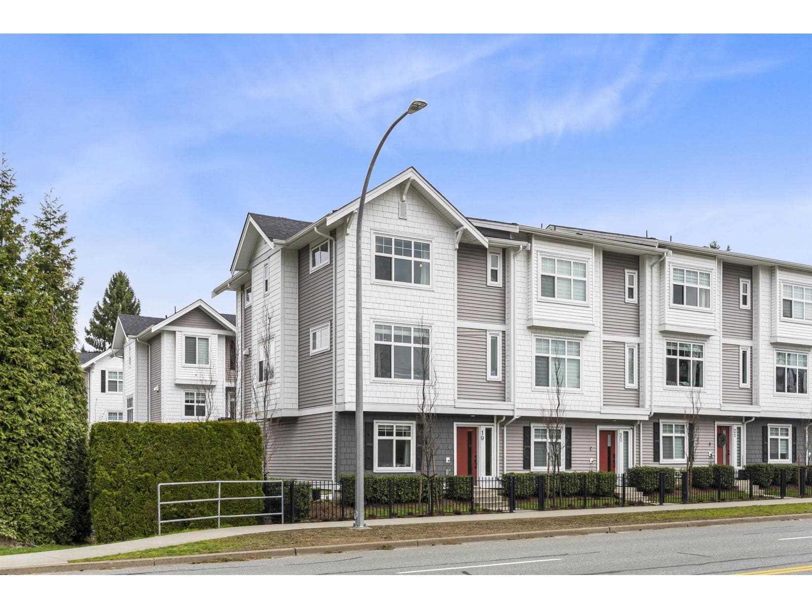 19 2033 MCKENZIE ROAD photo 2