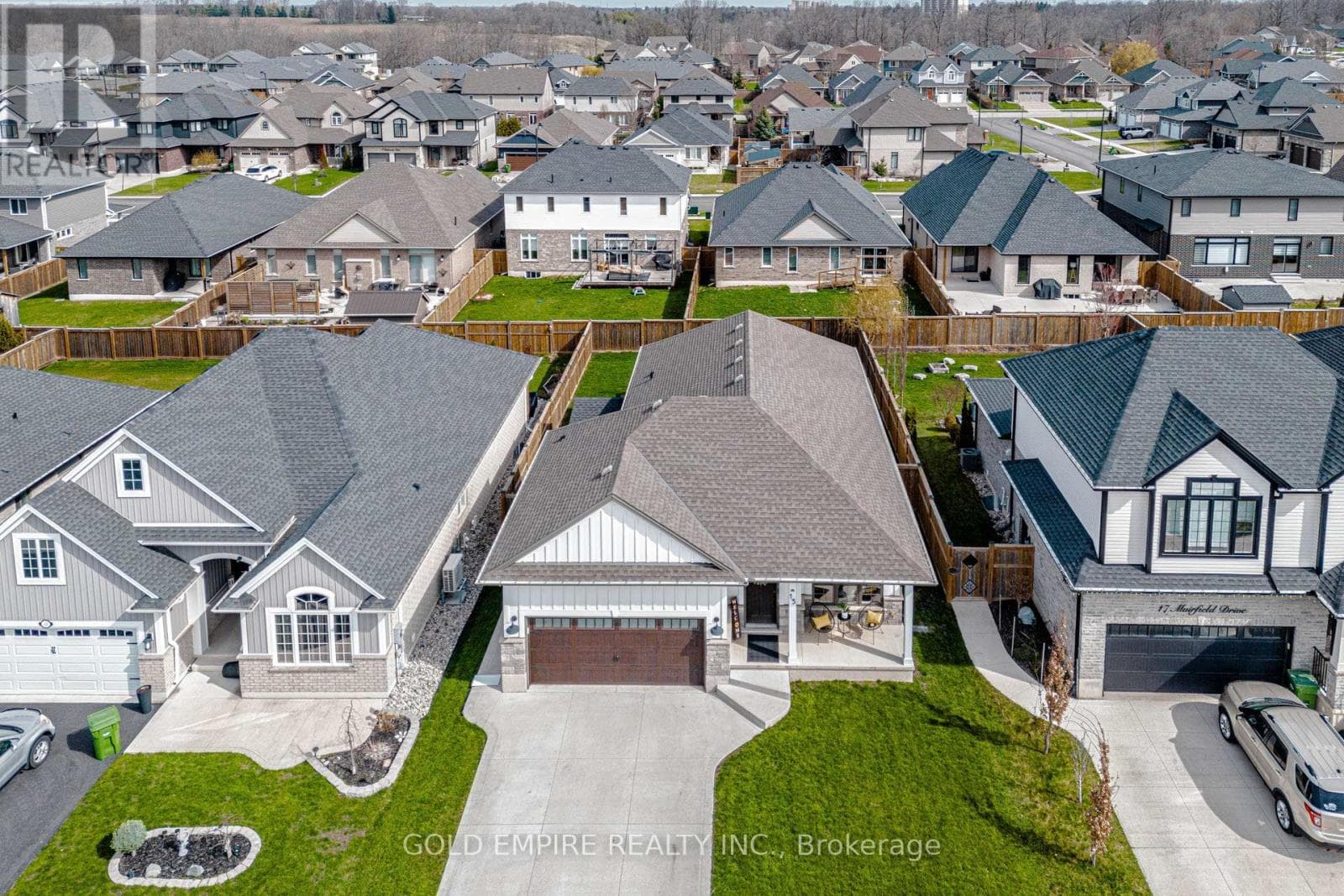 15 MUIRFIELD DRIVE photo 3