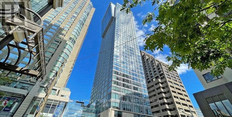 1 bed 1 bath single family at 1806 - 188 CUMBERLAND STREET — $535,000