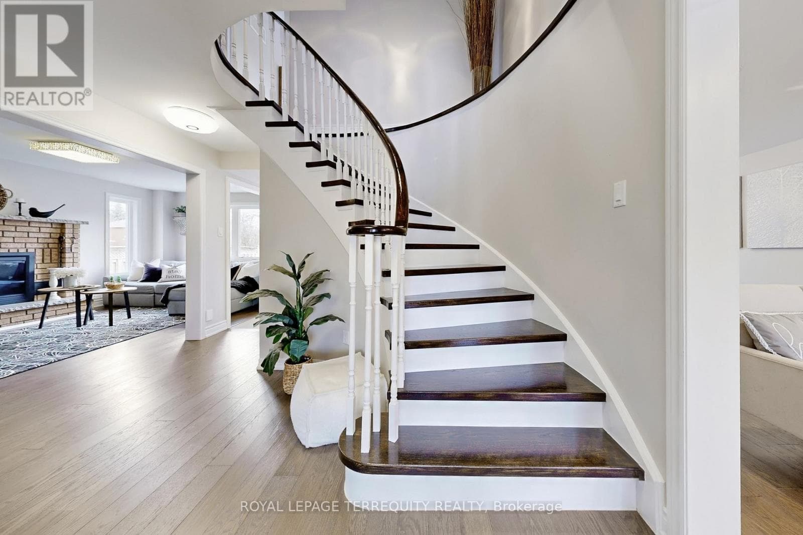 35 WILLIAM STEPHENSON DRIVE photo 3