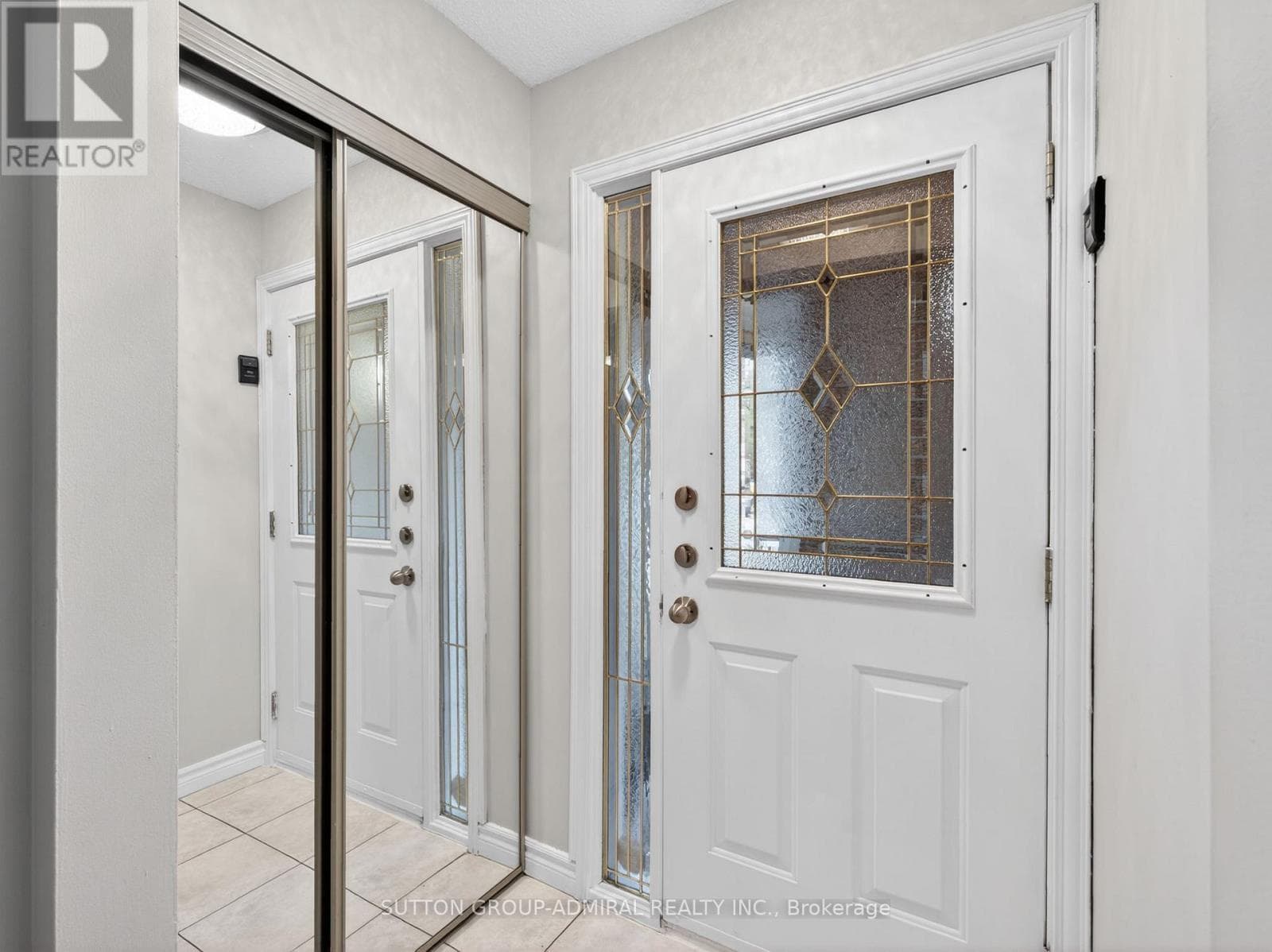 116 PATRICE CRESCENT photo 3
