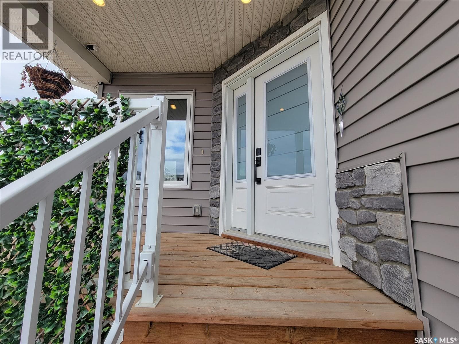 214 1st AVENUE W photo 2