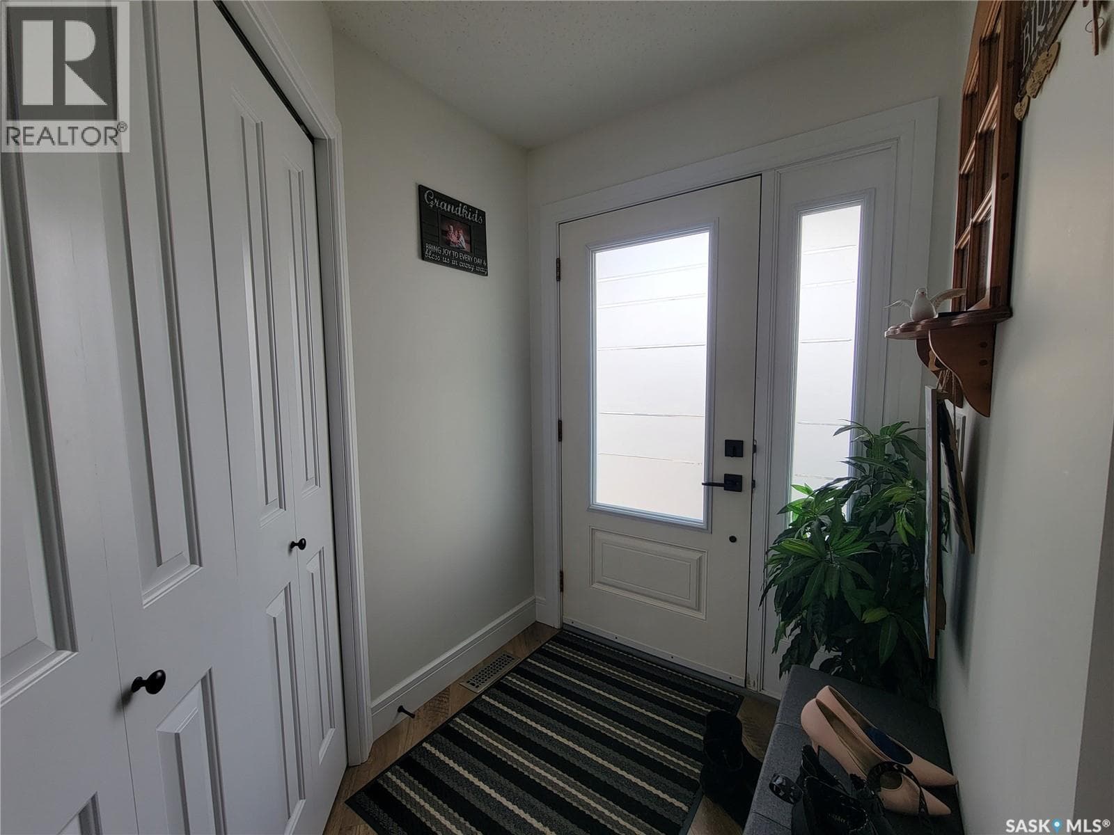214 1st AVENUE W photo 3