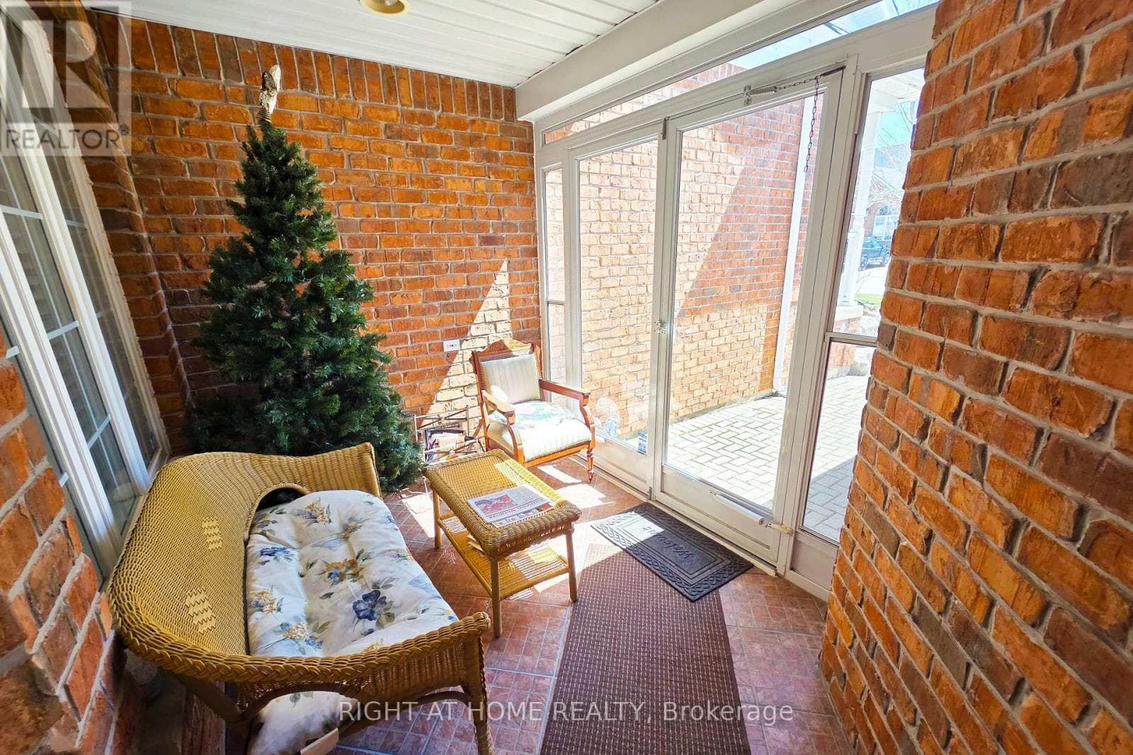 174 RIVERWALK PLACE photo 4