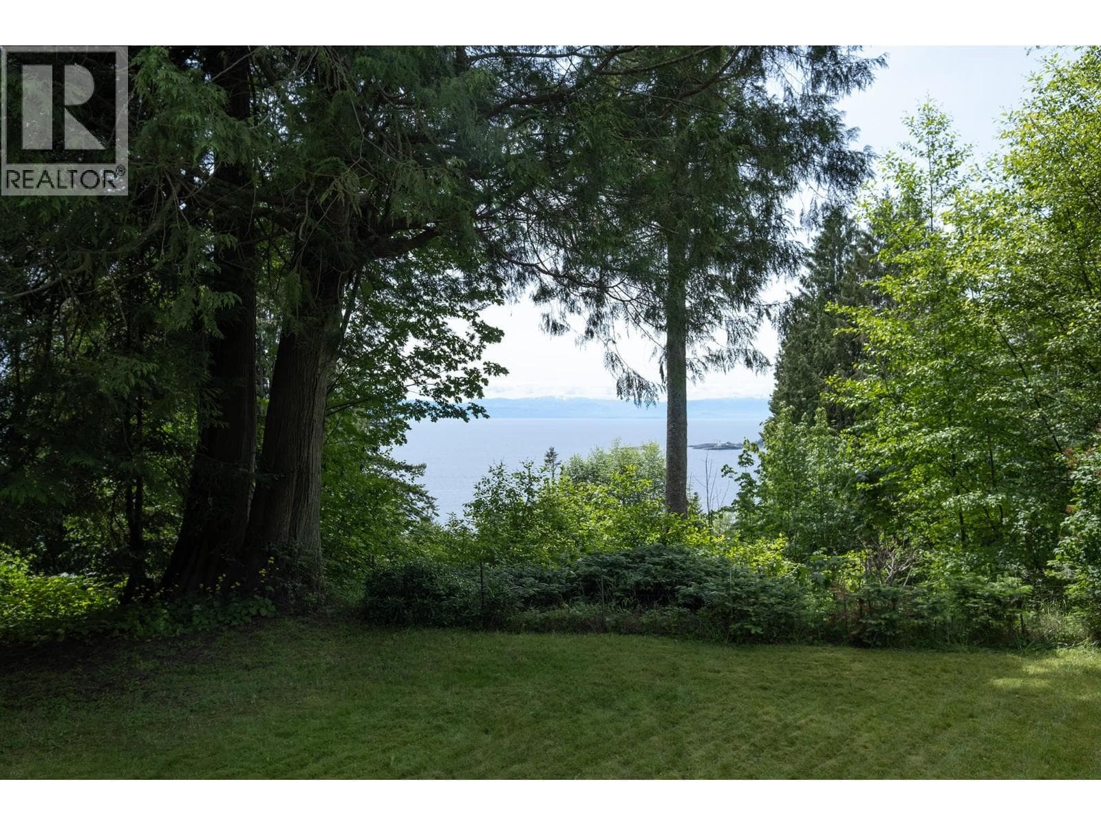 8127 REDROOFFS ROAD photo 3