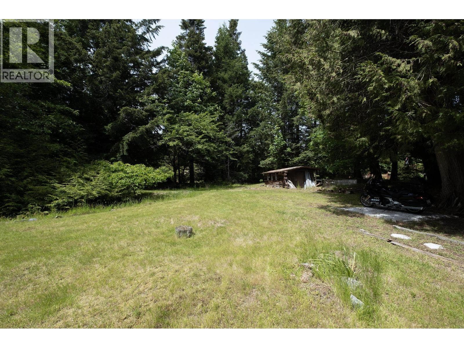 8127 REDROOFFS ROAD photo 4