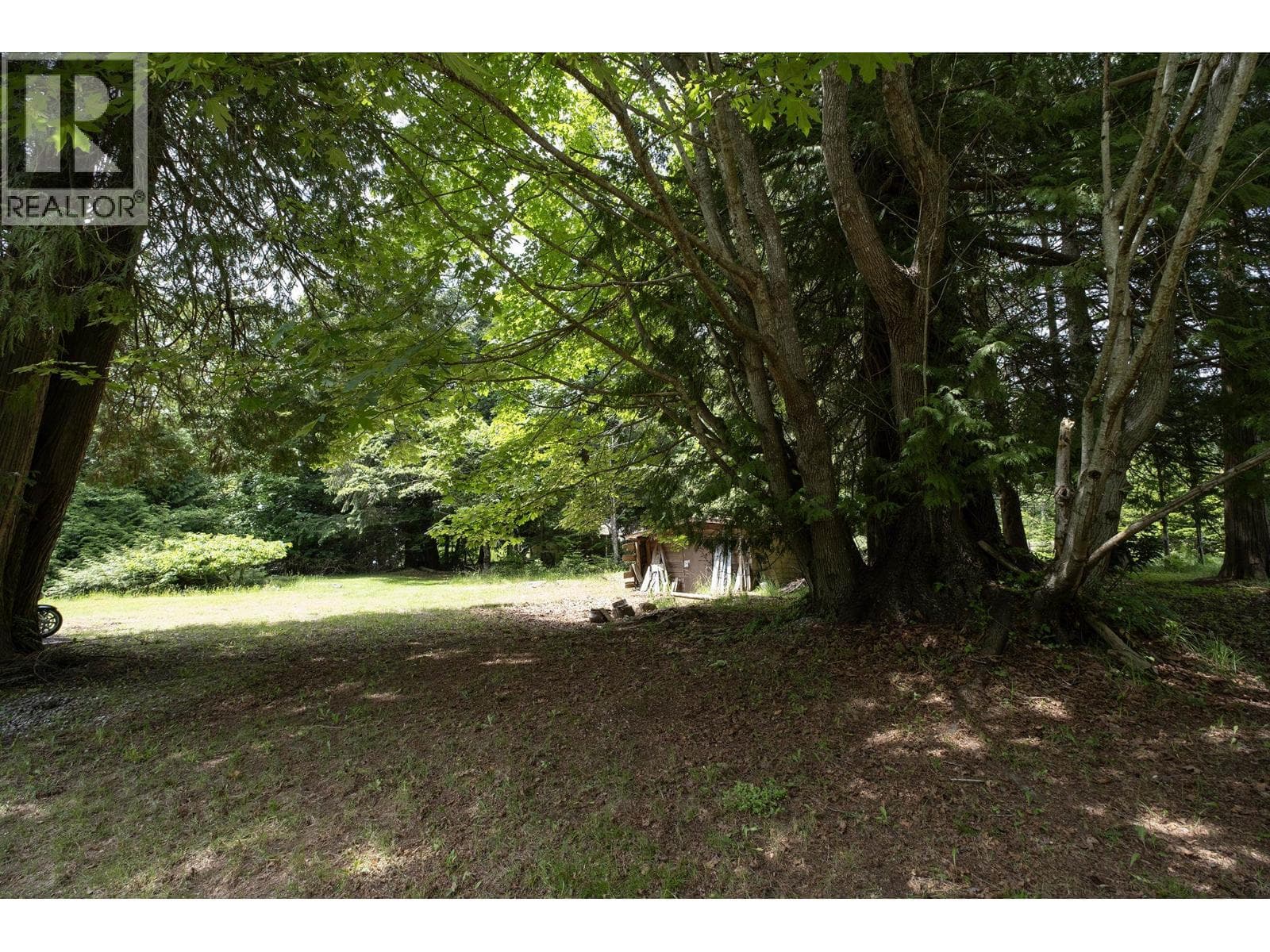 8127 REDROOFFS ROAD photo 5