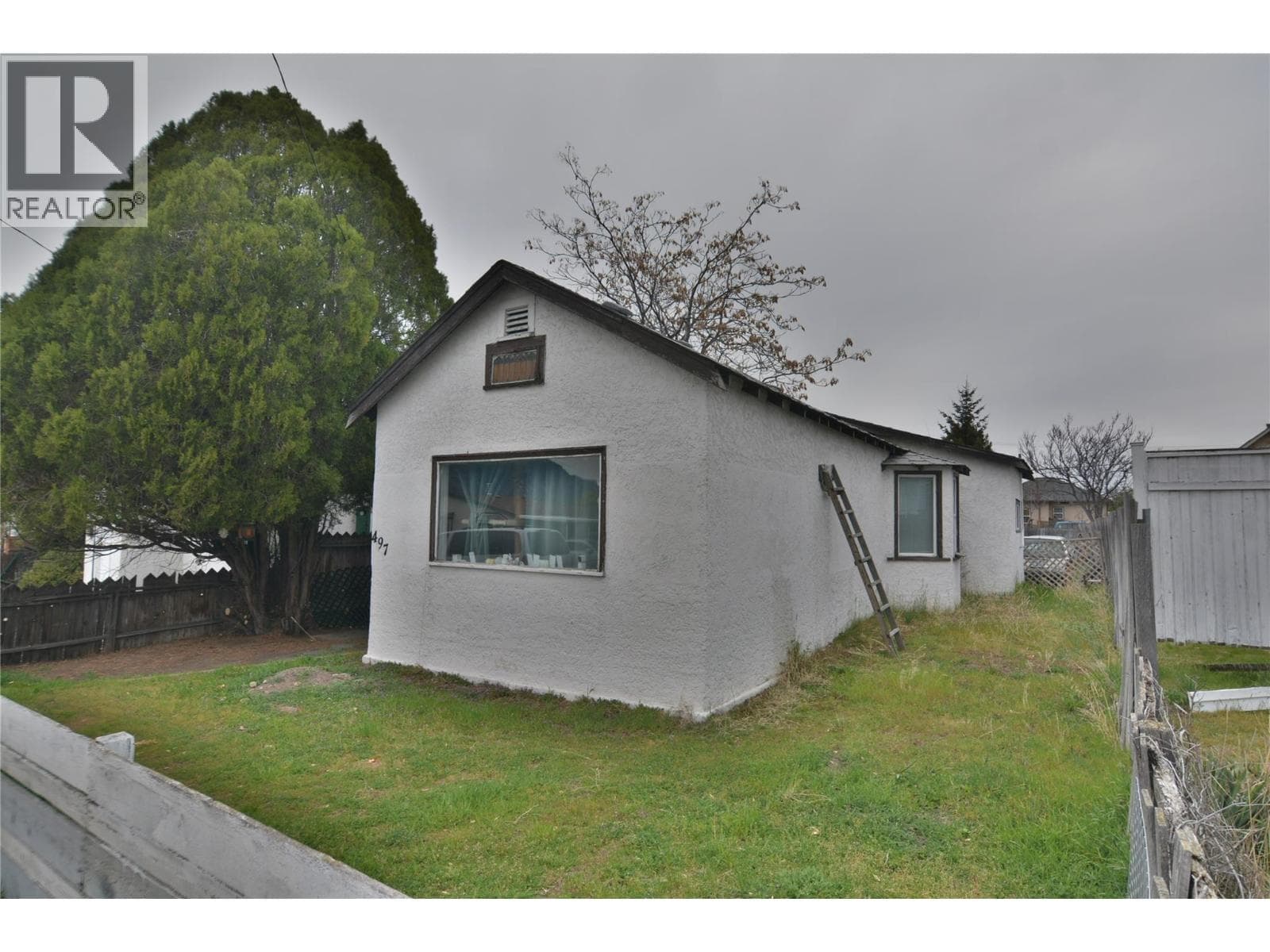 497 Bennett Avenue photo 2