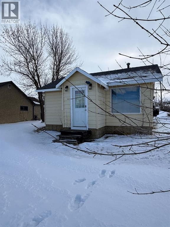 1 bed 1 bath single family at 4824 47 Avenue — $111,200
