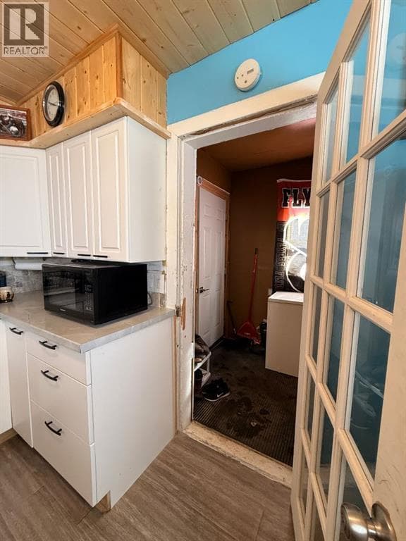 4824 47 Avenue photo 2