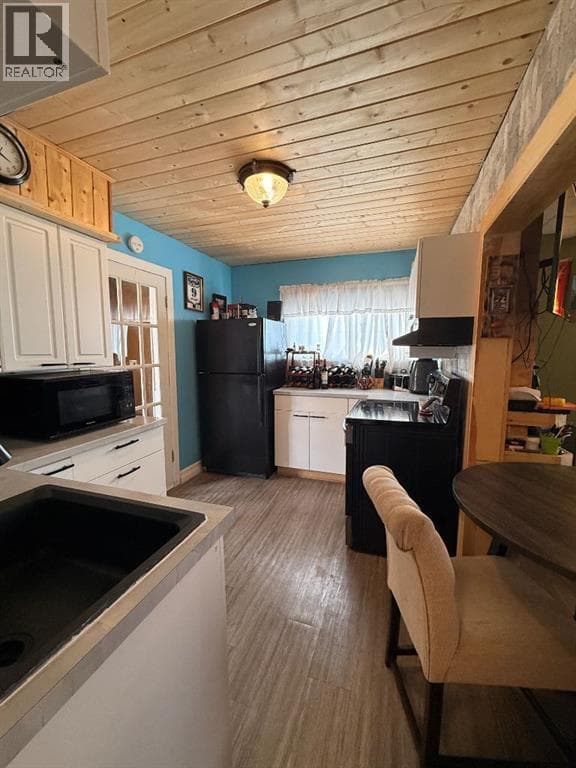 4824 47 Avenue photo 3