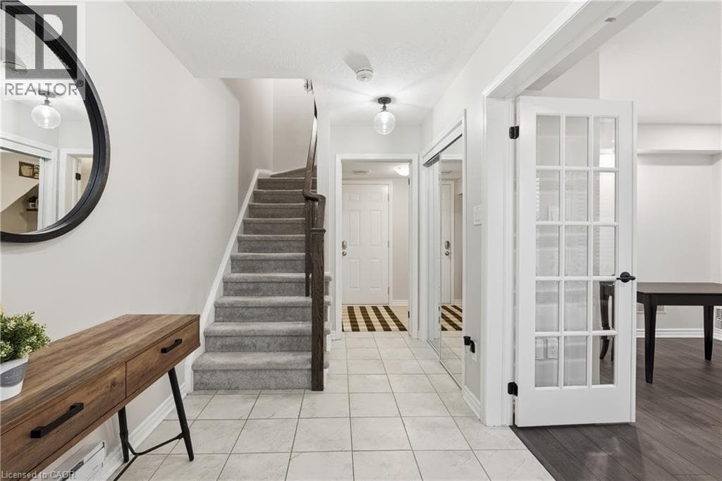 230 AVONSYDE Boulevard Unit# 15 photo 5