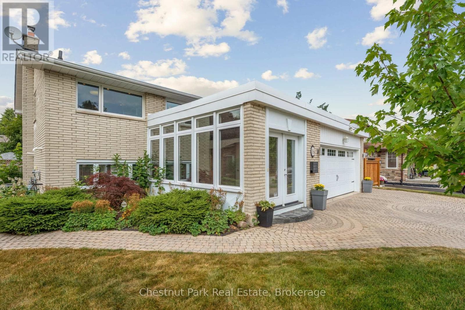 16 DAVIES CRESCENT photo 3