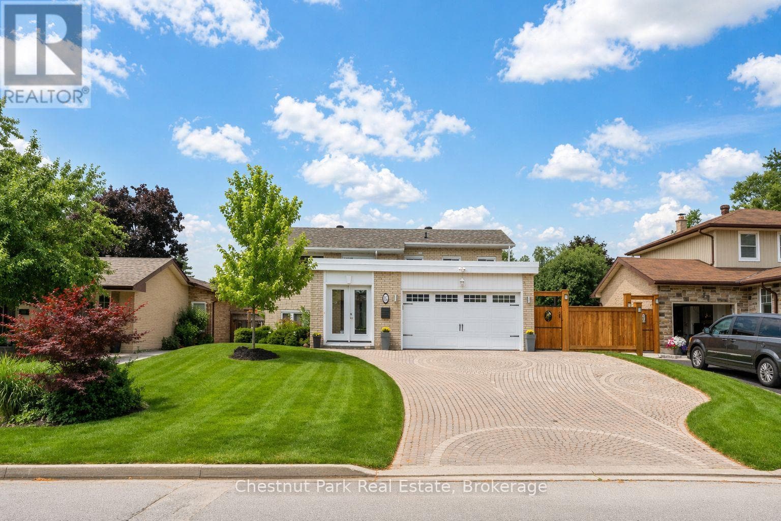 16 DAVIES CRESCENT photo 2