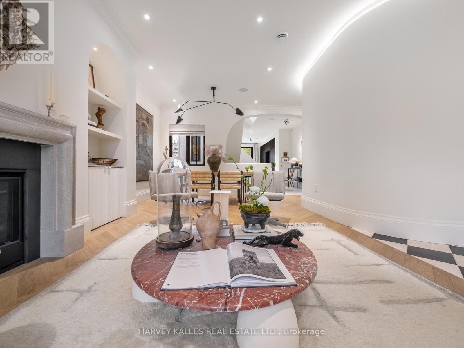 239 BORDEN STREET photo 4