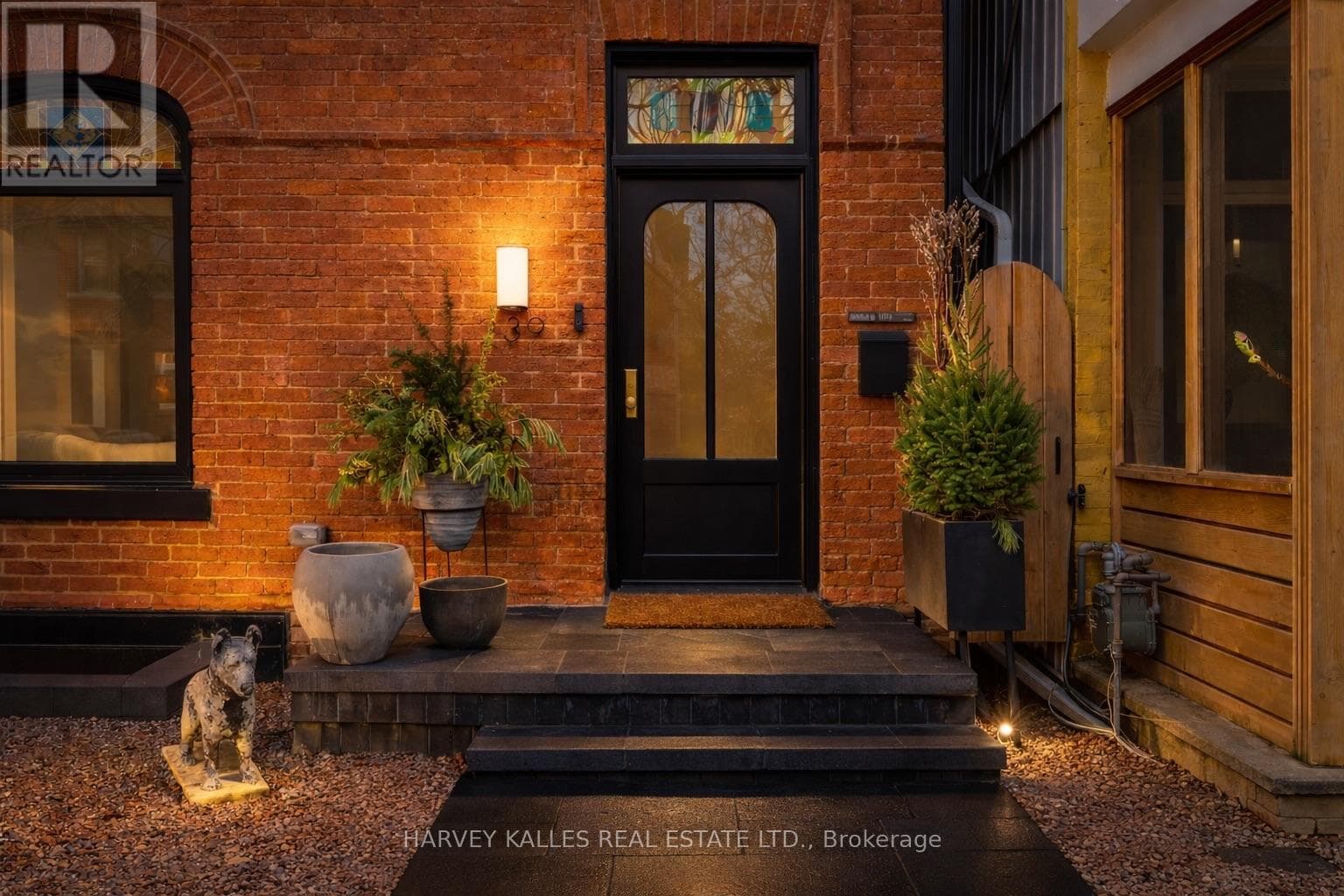 239 BORDEN STREET photo 2