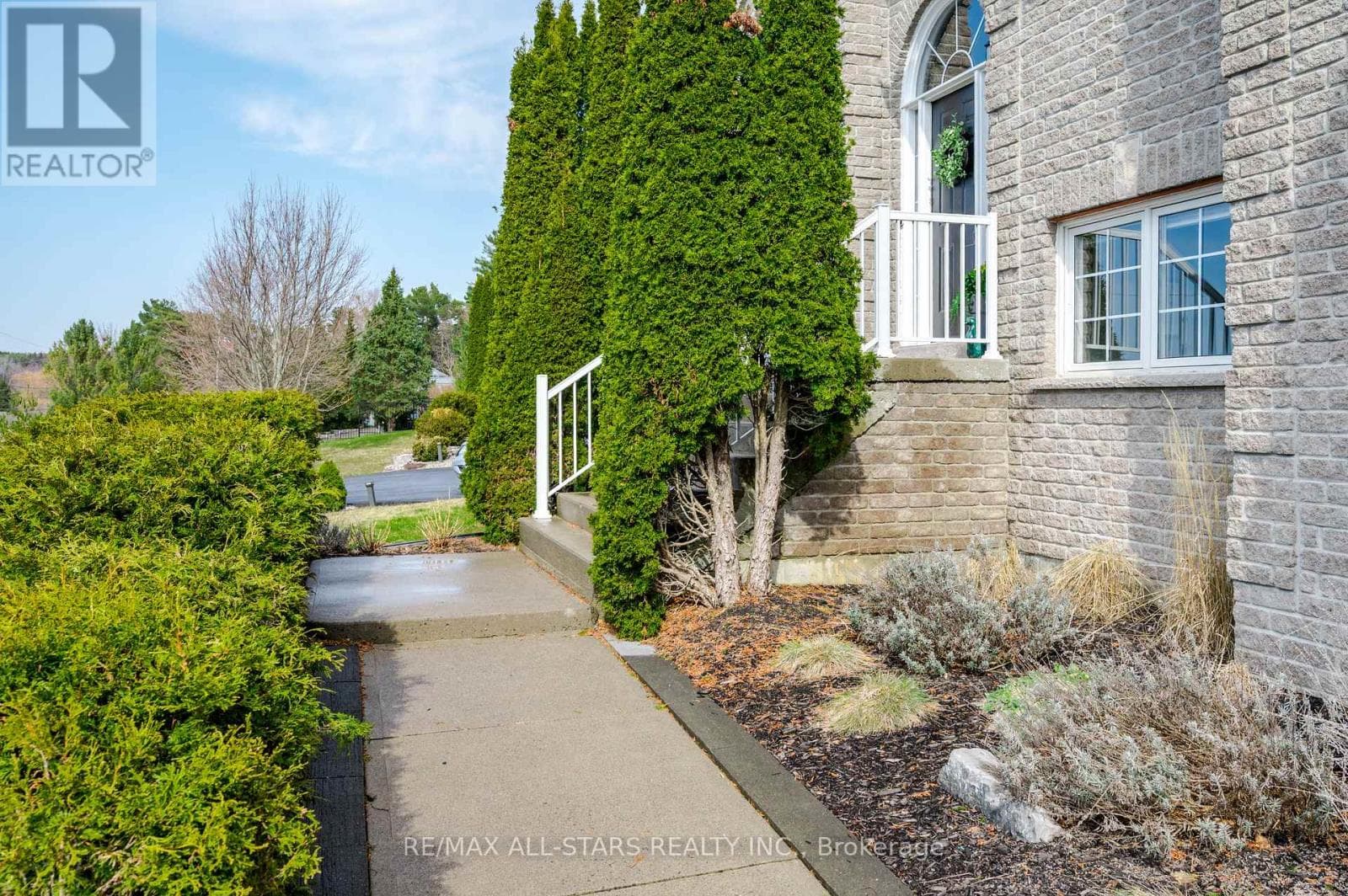 47 MEADOWLAND DRIVE photo 4