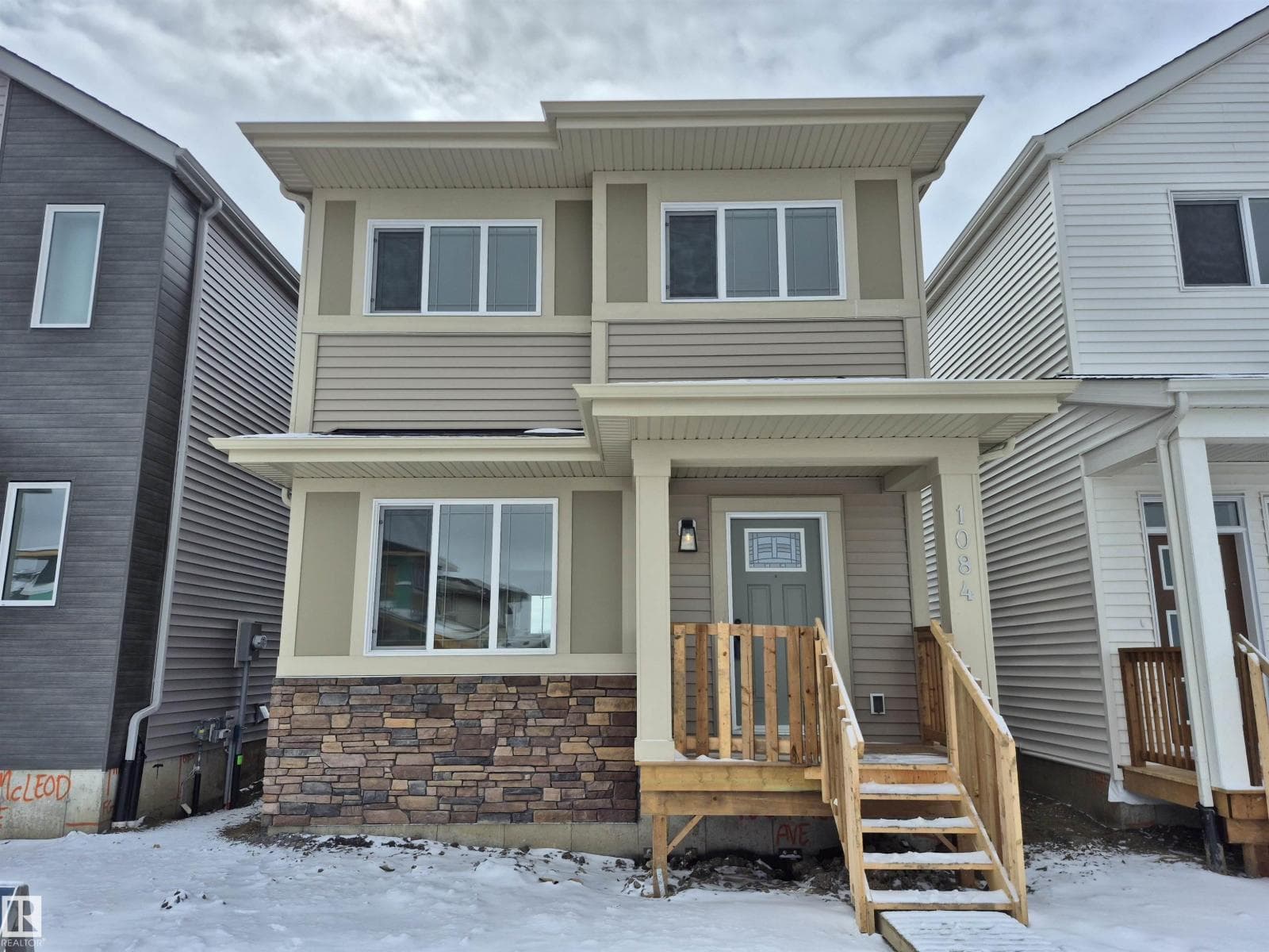 1084 MCLEOD AV