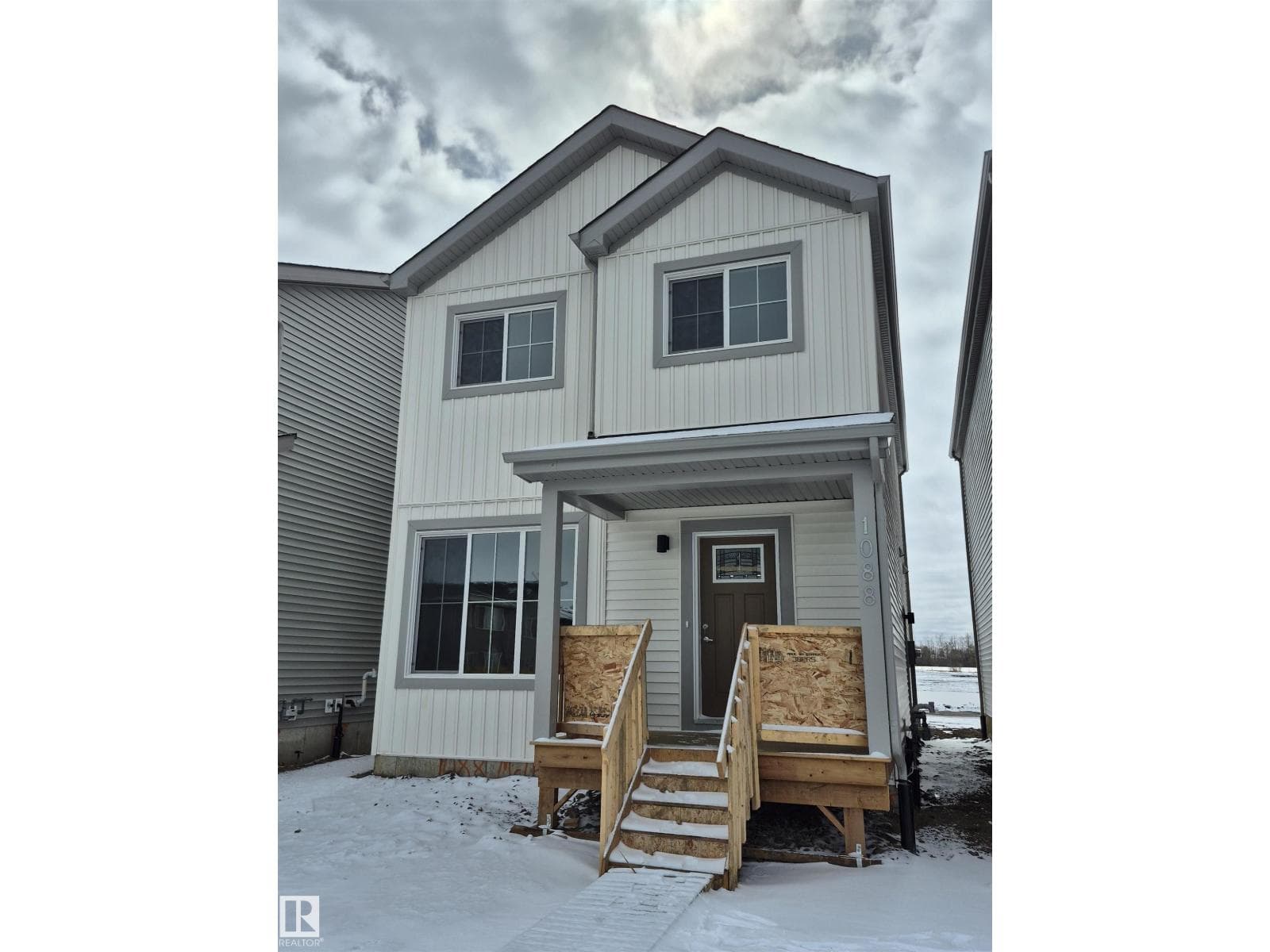 1088 MCLEOD AV