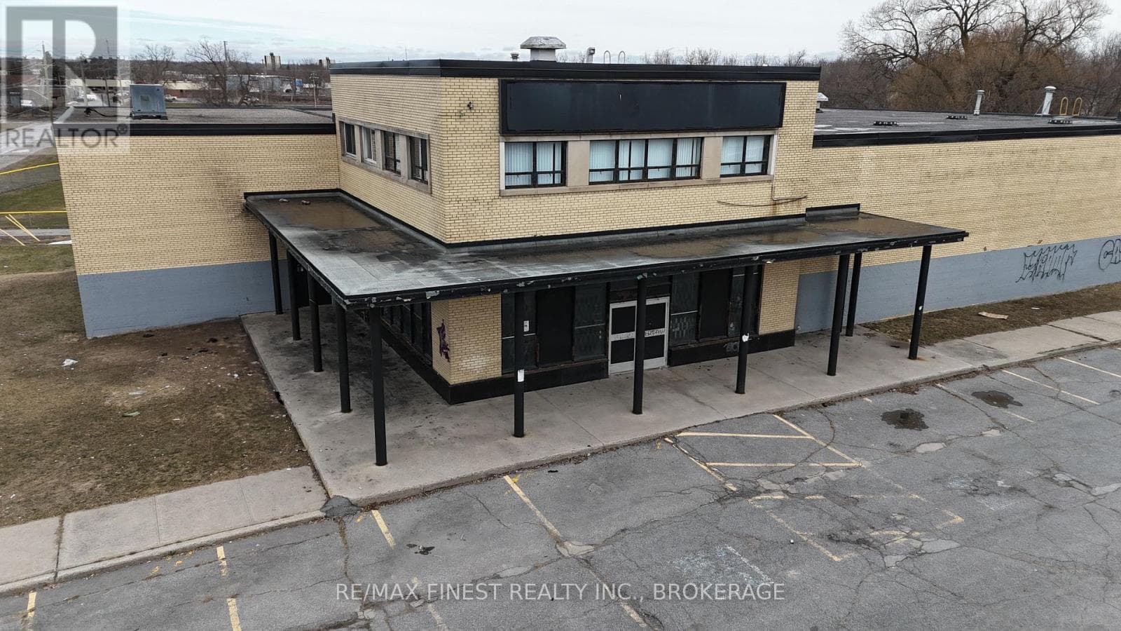 121 CATARAQUI STREET photo 2