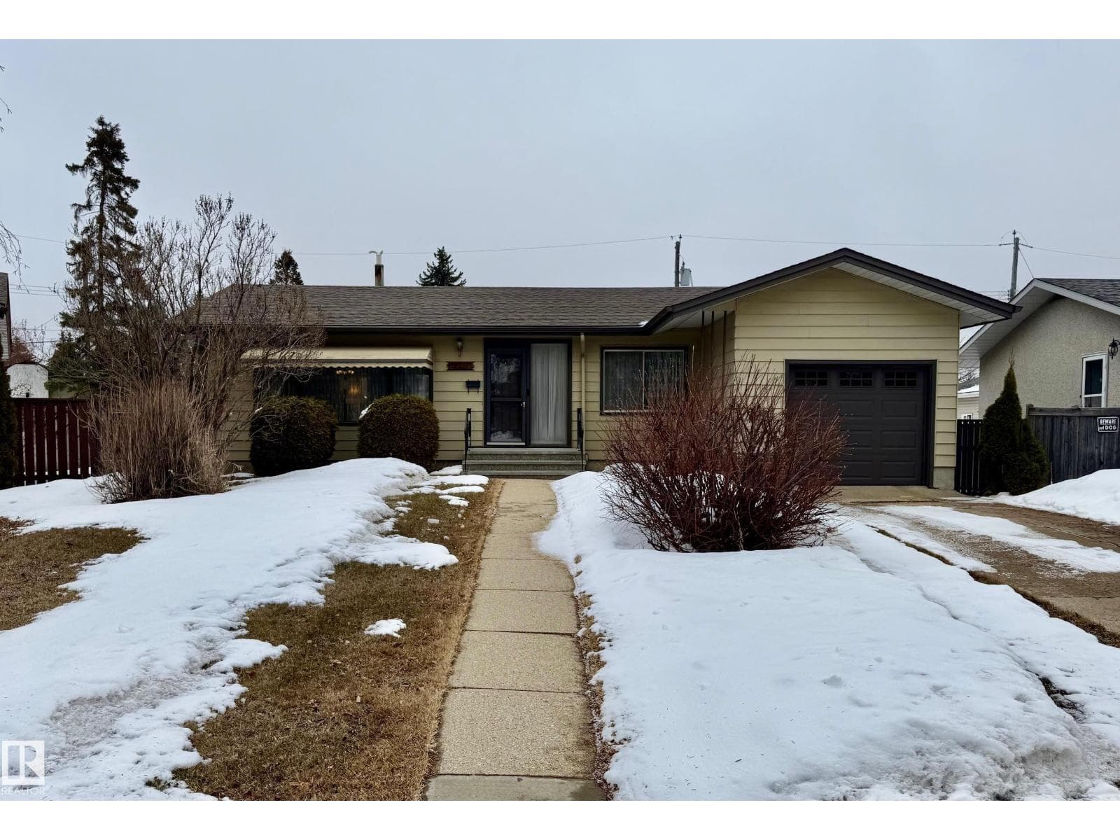4 bed 2 bath single family at 13515 129 ST NW — $437,900