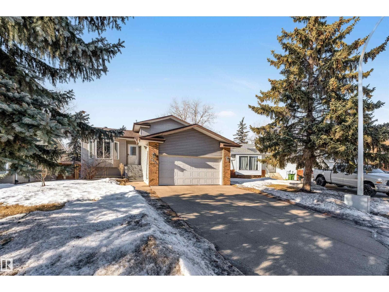 3824 48 ST NW photo 2