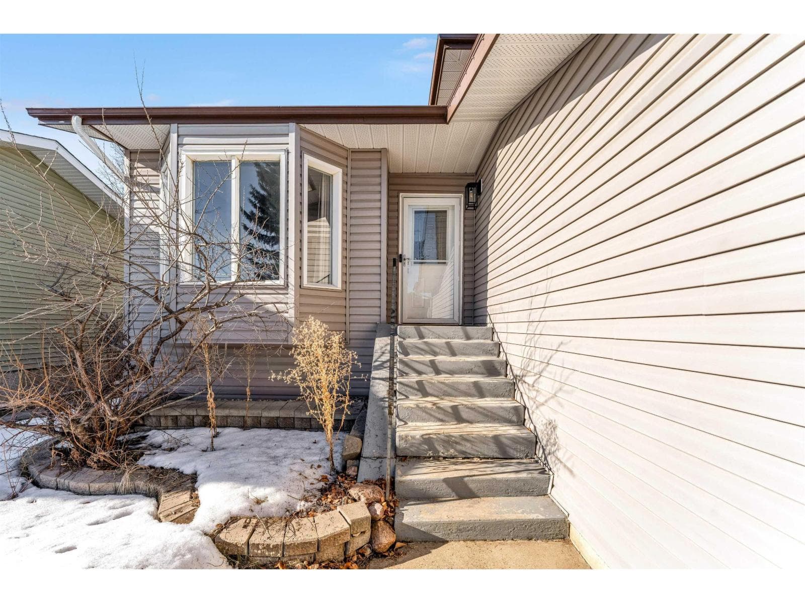 3824 48 ST NW photo 4